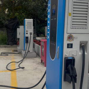 Trụ sạc nhanh ô tô điện VinFast DC 60kW